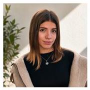 Responsable, paciente, cercana, organizada, empática y comprometida con el aprendizaje de cada alumno. 