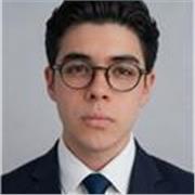 Licenciado en derecho con experiencia en docencia
