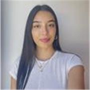 Me defino como una mujer con paciencia y carácter de liderazgo, lo que me permite entender las necesidades de los niños y ayudar.