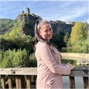 Soy hablante nativa de español con gran entusiasmo por enseñar el idioma a personas extranjeras que desean mejorar su comunicación