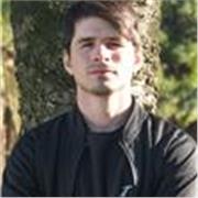 Actor con experiencia en rodajes y especializado en técnicas actorales da clases para Cine y TV