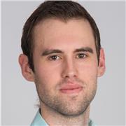 Profesor de marketing con experiencia real en proyectos.