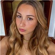 Etudiante cool prête à vous aider à vous perfectionner !