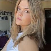 Profesora de Primaria apta para los niveles de primaria