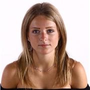 Laureata in Lingue offre lezioni di inglese, cinese e italiano per stranieri. Esperienza in ripetizioni e insegnamento accademico