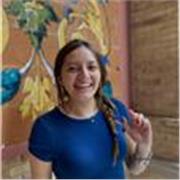 Estudiante titulada por Cambridge (nivel B2-C1). Tengo experiencia enseñando antes a niños pequeños inglés.