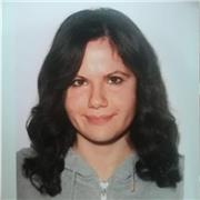 Laureata in Lettere Moderne e in Filosofia propone lezioni di italiano, latino, storia e filosofia