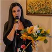 Cantante lirica, diplomata al Conservatorio, con 30 di esperienza offre lezioni di canto lirico, moderno, teoria e solfeggio
