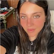 Estudiante de magisterio en la Universidad Francisco de Vitoria, imparte clases de matemáticas hasta bachillerato (7-18 años), lengua hasta bachillerato (7-18 años) e inglés hasta la ESO (7-16 años)