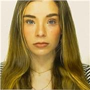 Soy una estudiante con un buen expediente académico y que le encanta los niños