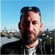 Hago fotografía desde hace mas de 20 años. Me encantaría poder introducir gente al mundo fotográfico paso a paso.Preferentemente en persona pero también se puede hacer online