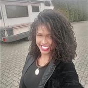 Professora de Português e Italiano com um propósito maior :
Passar conhecimentos e fazer a diferença na vida das pessoas.