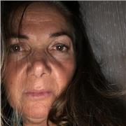 Docente chimica impartisce lezioni di chimica per scuole superiori