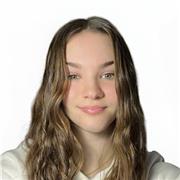 Profesora de primaria y secundaria. De las asignaturas de matemáticas, valenciano, inglés, física y química.