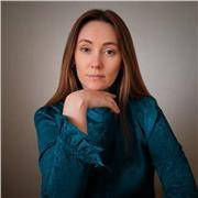 English, Ukrainian, and Russian tutor who teachers students of different ages