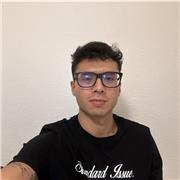 Profesor atento, paciente, con ganas de enseñar a personas que quieran aprender del instrumento