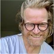 Mathe-Tutor, der Kinder und Jugendliche bis zum Abitur unterrichtet. Auch in Deutsch und Englisch