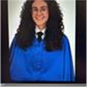 Graduada en Bioquímica, con capacidad para enseñar asignaturas del ámbito de la ciencia