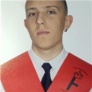 Profesor de clases particulares, con título de inglés nivel C1, y bachillerato con mención honorífica. Tengo experiencia también.