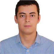 Economista, especialista en gerencia de mercadeo ofrece su conocimiento para clases de economía practica