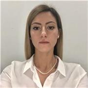 Insegnante laureata in Economia e Scienze Motorie e specializzanda nelle attività di sostegno per alunni BES e DSA