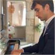 Clases personalizadas de piano dirigidas a alumnos de todos los niveles, basadas en los principios técnicos del maestro Scaramuzza