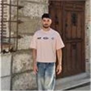 Podría decir que soy una persona con mucha paciencia, especialmente para poder enseñar a gente de todas las edades. En los últimos años he dado clases particulares a familiares, amigos y incluso a terceros por recomendación de otras personas. Las sesiones