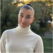 Ragazza aiuto compiti in presenza o online a Torino
