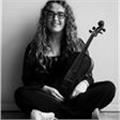 Professora de viola, violí i llenguatge musical