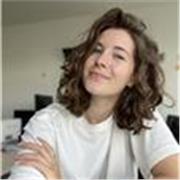 Professeure diplômée, je propose de cours de chant adaptés à tout âges et envies pour progresser rapidement et avec plaisir !