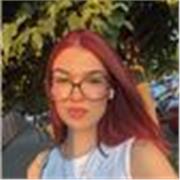 Profesora de matemáticas, física y química e inglés, entre otras muchas, ofrece clases