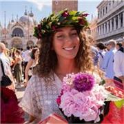 Laureata in Mediazione Linguistica con Master in Traduzione Letteraria