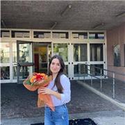 Diplomata in lingue, offro ripetizioni di inglese, tedesco, spagnolo e in generale di materie umanistiche come italiano e storia