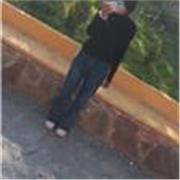 Maestra de apoyo escolar a atravès de una pantalla