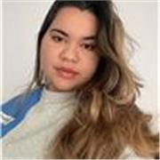 Soy una cuidadora dedicada, ofreciendo asistencia a niños de todas las edades.