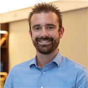 Professeur bilingue dans le domaine du digital marketing