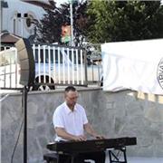 To piano begginers, intermediate. Children and adults, and anyone who would like to learn to play piano.