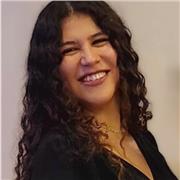 Profesional en Marketing y Dirección de Empresas con cinco años de experiencia formando estudiantes de manera online y presencial.