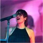 Vocal Coach certificata E.F.P Estill Voice Training e cantante professionista offre lezioni in presenza e online