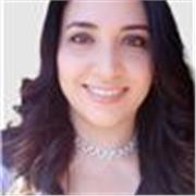 Profesora de Biología imparte clases a estudiantes de todas las edades