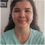 Profesora con estrategias pedagógicas para diferentes áreas y necesidades. 