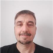 Profesor comprometido, afable y divertido. Alumnos de secundaria y bachillerato.