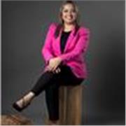 Me defino como facilitadora y consultora enfocada en liderazgo, comunicación efectiva, inteligencia emocional y desarrollo profesi