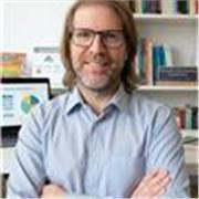 Experto en IA aplicada: automatizaciones, prompts y creación de contenido para empresarios, emprendedores y profesionales. 