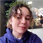 Profesora particular imparte clases a niños y adolescentes