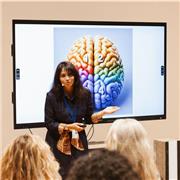 Me defino como una persona flexible y con un buen desarrollo de la escucha activa. 
Mis clases son indicadas para todo el público