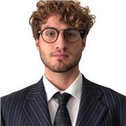 Neolaureato in giurisprudenza