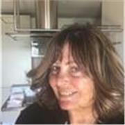 Laureata in filosofia, liceo classico, ho insegnato e fatto lavori diversi, ma ho una vera passione per la didattica