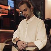 Sono Laureando in Graphic Design e Multimedia. Sono specializzato nella creazione di contenuti per i social media.
Grazie alla mia esperienza pluriennale come social media specialist e Graphic Designer. Se vuoi consigli su come sviluppare le tue capacità