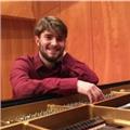 Profesor de piano y asignaturas teóricas con grado y máster. amplia experiencia